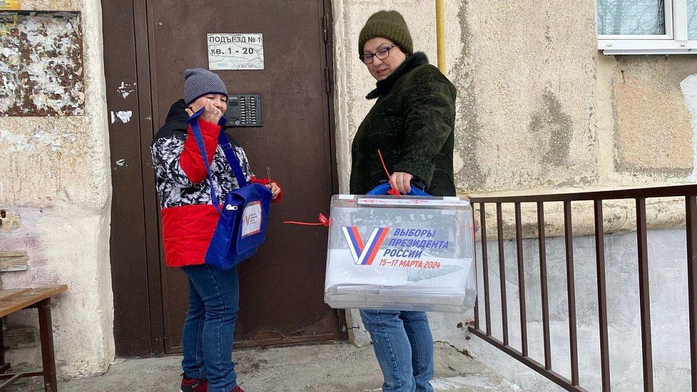 В Челябинской области проходит голосование на дому за кандидатов в президенты РФ