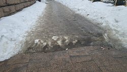 Подрядчиков оштрафовали на 1,5 млн рублей за наледь на тротуарах в Челябинске