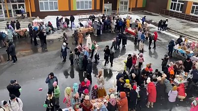 Челябинцы празднуют Масленицу и голосуют на выборах Президента России