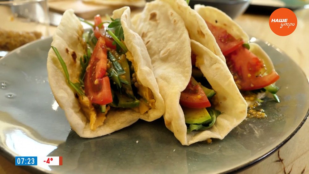 Тортильи с хумусом и овощами в рубрике «Завтрак с шеф-поваром»