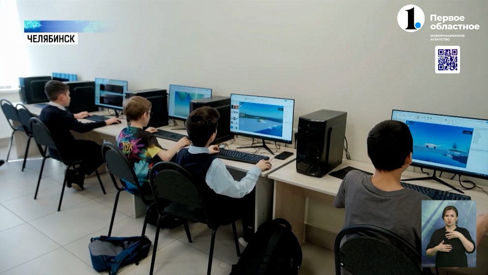 Сергей Буяков оценил творчество воспитанников Дома пионеров и школьников