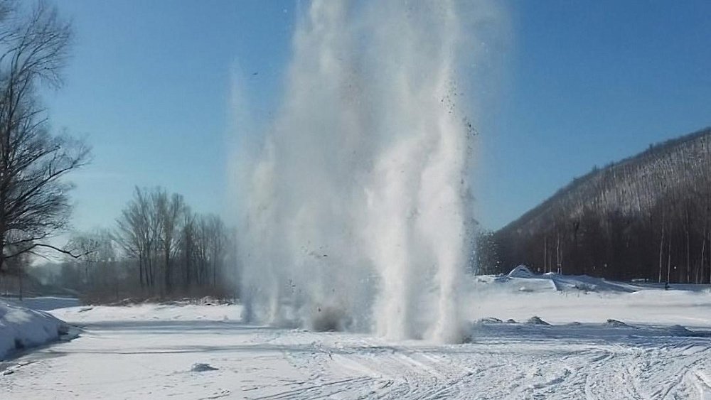 В двух районах Челябинской области взорвут лед на реках