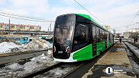 Челябинцам показали первый трехсекционный трамвай на российских комплектующих