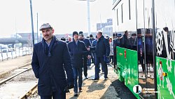 Челябинцам показали первый трехсекционный трамвай на российских комплектующих