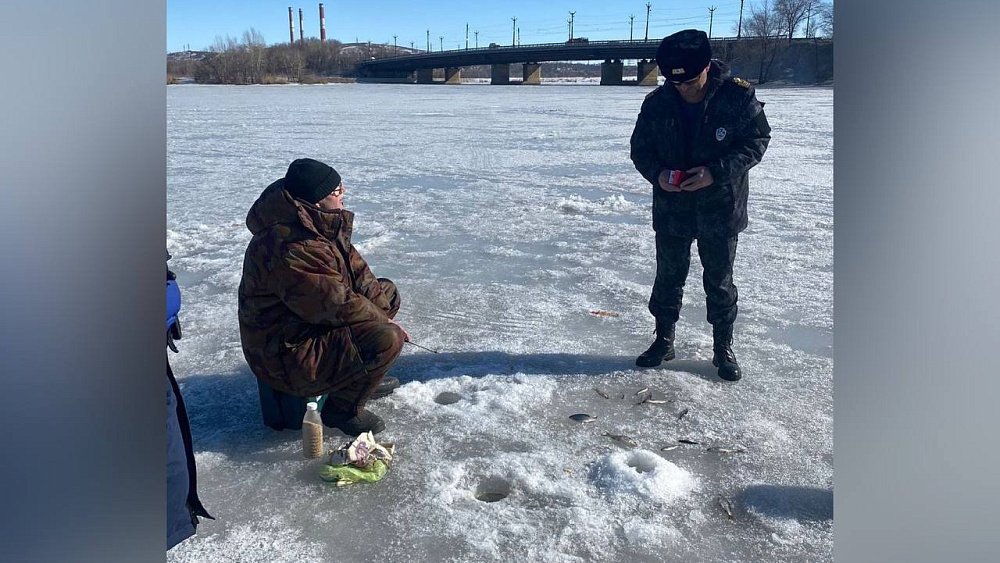 Спасатели рассказали рыбакам Магнитогорска про опасность весеннего льда