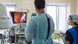 Южноуральских хирургов научили удалять камни из желчных протоков через рот