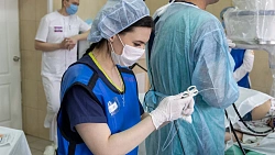 Южноуральских хирургов научили удалять камни из желчных протоков через рот