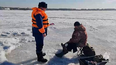 Южноуральцам напомнили об опасности прогулок по льду