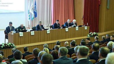 Владимир Якушев призвал работать с кадрами для развития ОПК