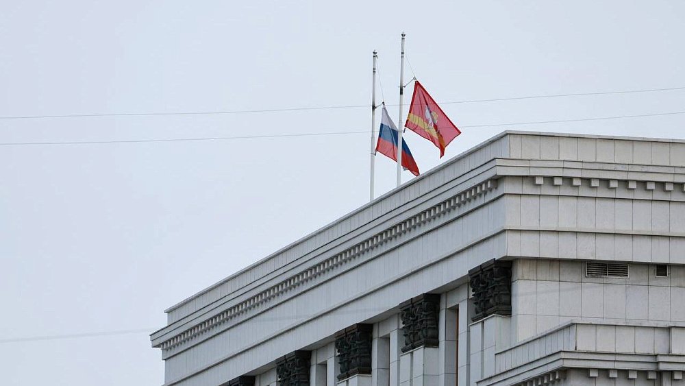 В Челябинской области приспустили государственные флаги