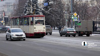 В Челябинске неизвестные обстреляли трамвай
