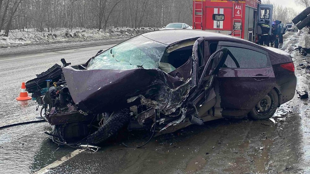 Водитель иномарки пострадал в ДТП с грузовиком и «Ладой» в Челябинске