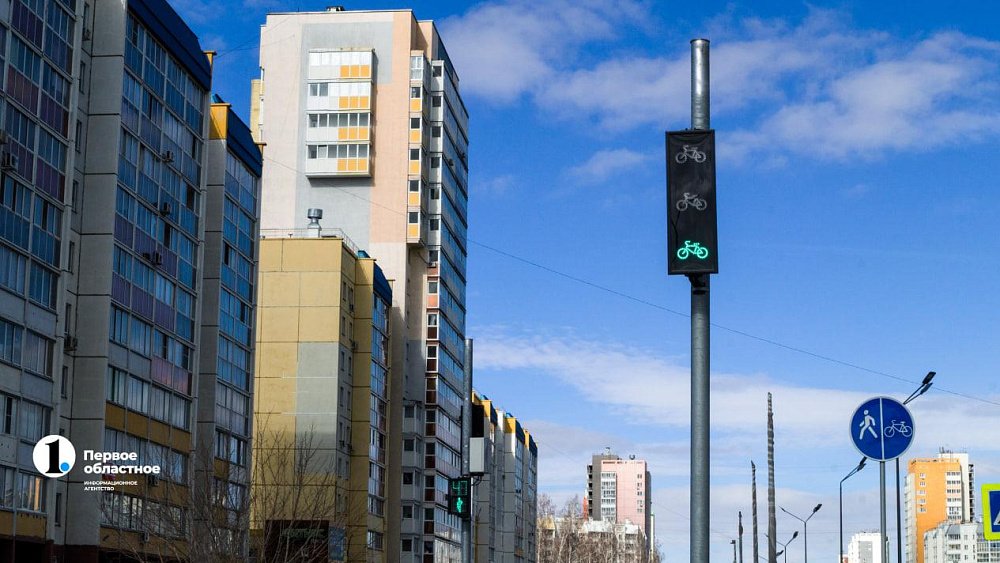 В Челябинске установили первый светофор для велосипедистов