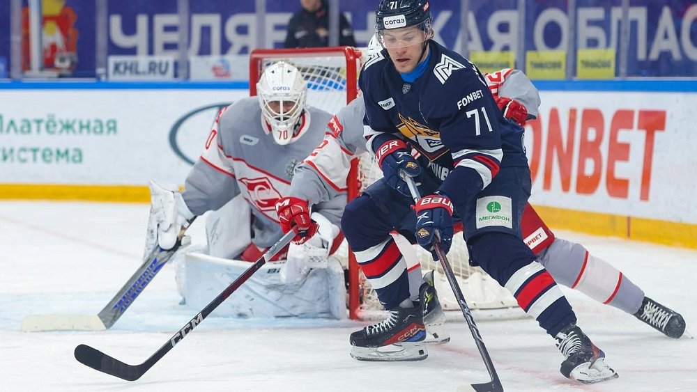 Хоккеисты «Металлурга» в результативном матче вырвали победу у «Спартака»
