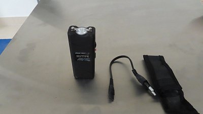 В челябинском аэропорту у пассажира международного рейса изъяли электрошокер