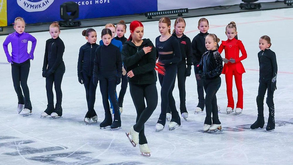 Александра Трусова и Этери Тутберидзе дали мастер‑класс юным челябинским фигуристам
