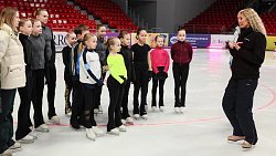 Александра Трусова и Этери Тутберидзе дали мастер‑класс юным челябинским фигуристам