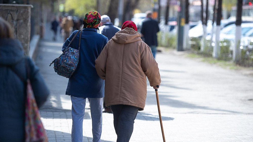 Жители Челябинской области, достигшие 80 лет, получают прибавку к пенсии