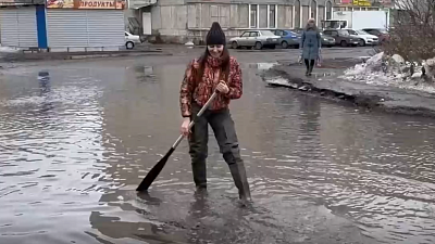 Жители Троицка в Челябинской области устроили флешмоб с видео затопленных улиц