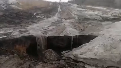 В Троицке Челябинской области провалилась дорога 