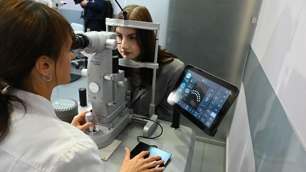 Офтальмологи ЧОКБ получили новую технику для лечения пациентов с сахарным диабетом