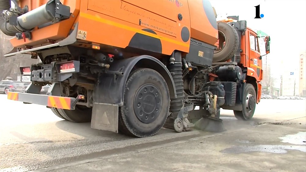 В столице Южного Урала на уборку улиц выехали пылесосы