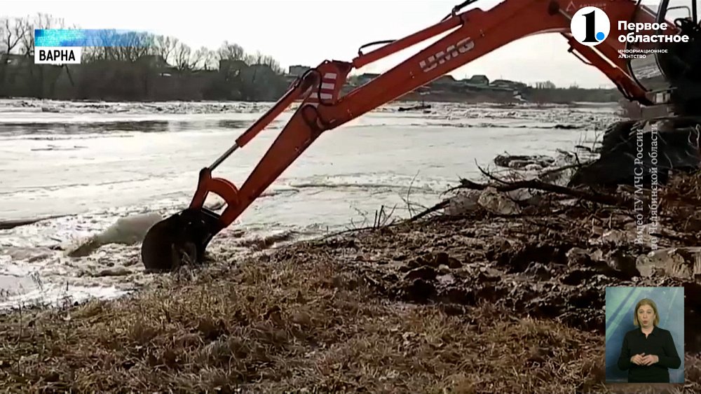 На юге региона сотрудники МЧС продолжают борьбу со стихией