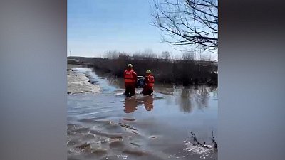 Сотрудники ПСС оказывают помощь жителям подтопленных территорий Челябинской области