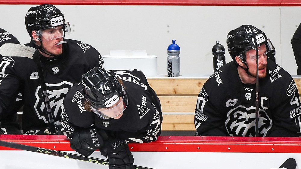 Хоккейный клуб «Трактор» сыграл провальный домашний матч с «Локомотивом»