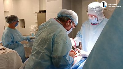 Травматологи ЧОКБ помогли пациенту с деформацией позвоночника и ограниченной функцией суставов