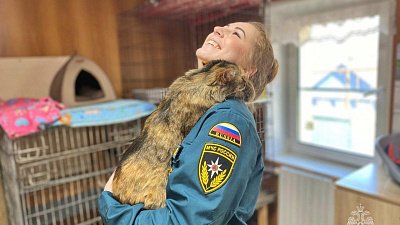 В Челябинской области сотрудники МЧС помогли приюту бездомных животных