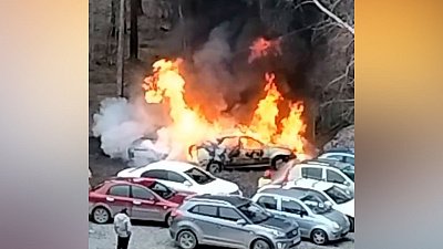 В Снежинске горящий автомобиль попал на видео