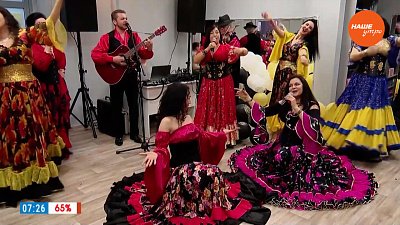 Цыганские песни и танцы в сюжете «Открытие цыганской школы искусств»