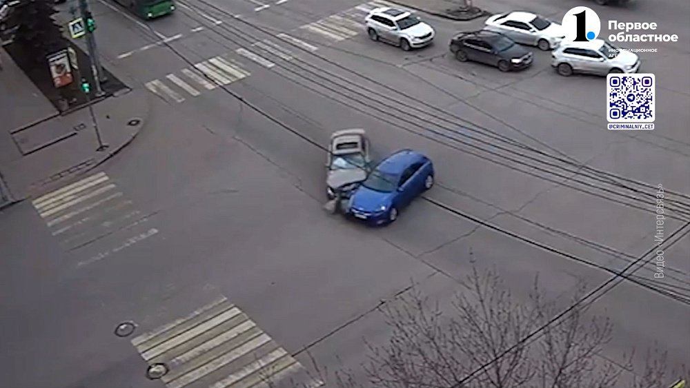 В Челябинске столкнулись элитные легковушки