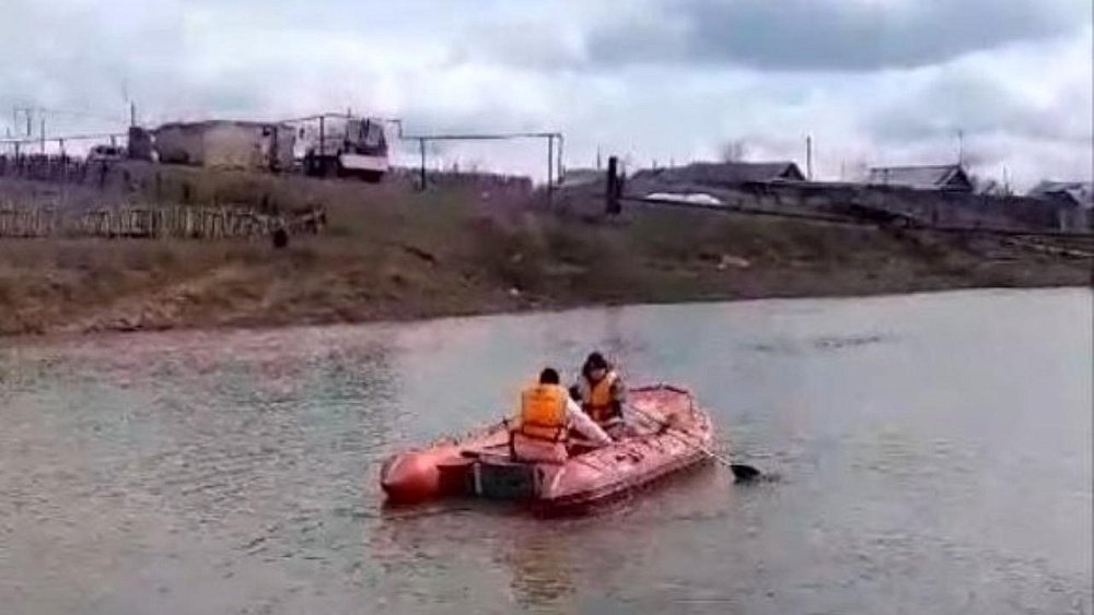 Почтальоны на юге Челябинской области пересели на лодки и транспорт МЧС