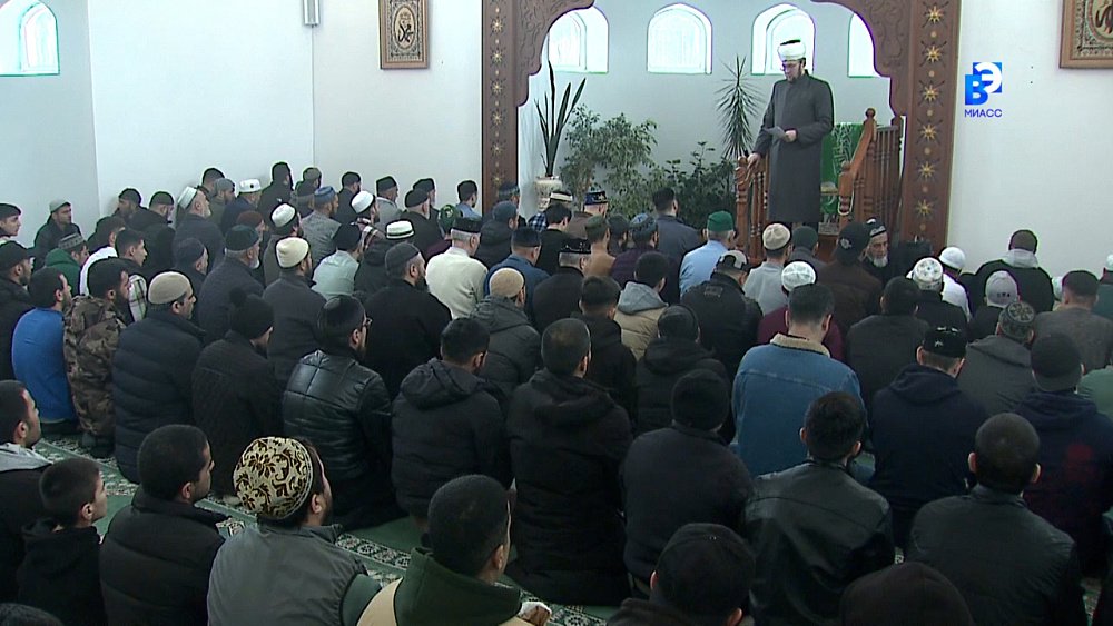 Миасские мусульмане завершают пост молитвой