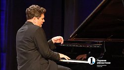 Денис Мацуев взял челябинцев в музыкальное путешествие «От классики до джаза»