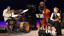 Денис Мацуев взял челябинцев в музыкальное путешествие «От классики до джаза»