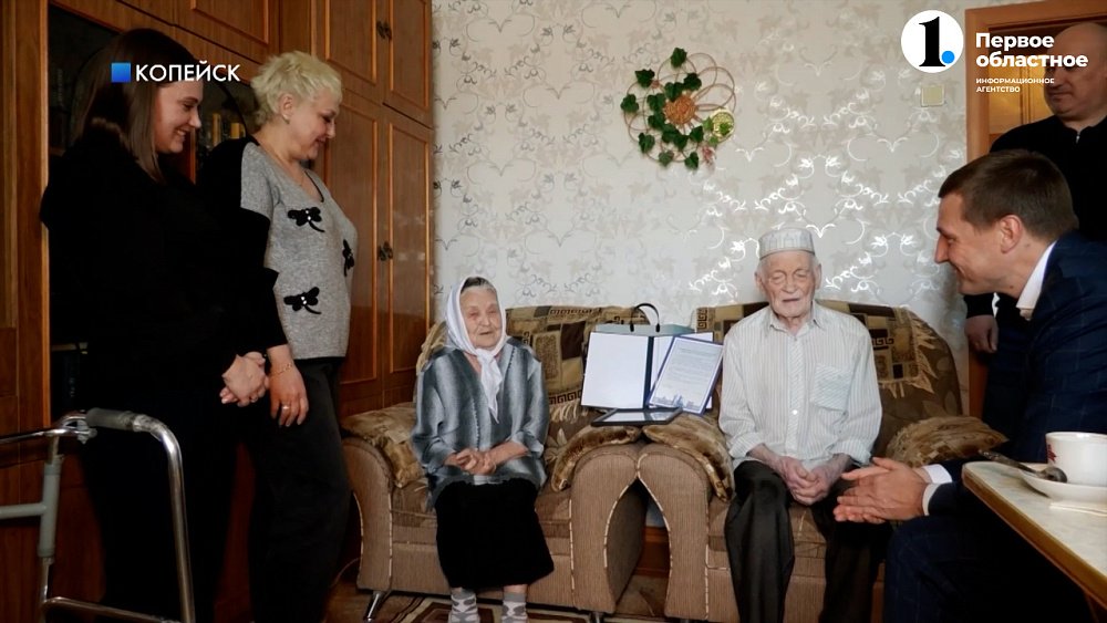 Пара пенсионеров из Копейска отметила благодатную свадьбу