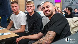 Футболистов «Челябинска» проверили на знание истории клуба