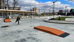 В Арт-сквере на набережной в Челябинске теперь можно кататься на роликах