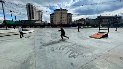 В Арт-сквере на набережной в Челябинске теперь можно кататься на роликах