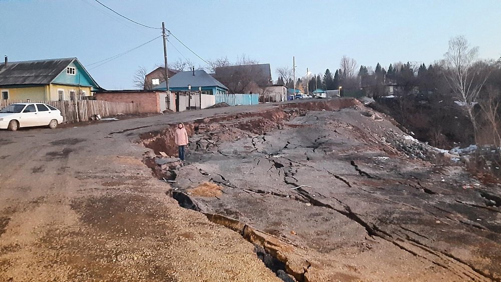 В Аше на жилой улице сошел оползень