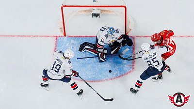 «Автомобилист» выиграл у «Металлурга» и сравнял счет в серии в Кубке Гагарина