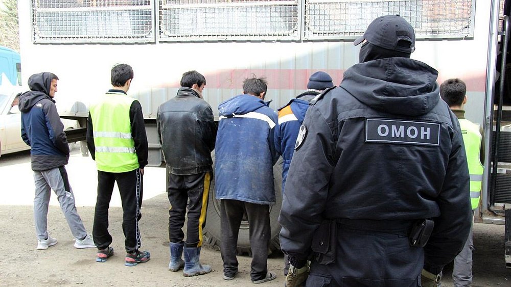 В Челябинске сортировочный центр OZON проверили на наличие нелегалов