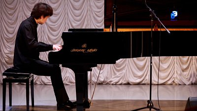 Китайский пианист играет Рахманинова в Миассе