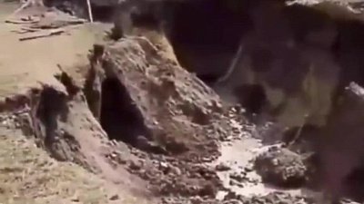 В Копейске заменить канализационный коллектор мешают паводковые воды