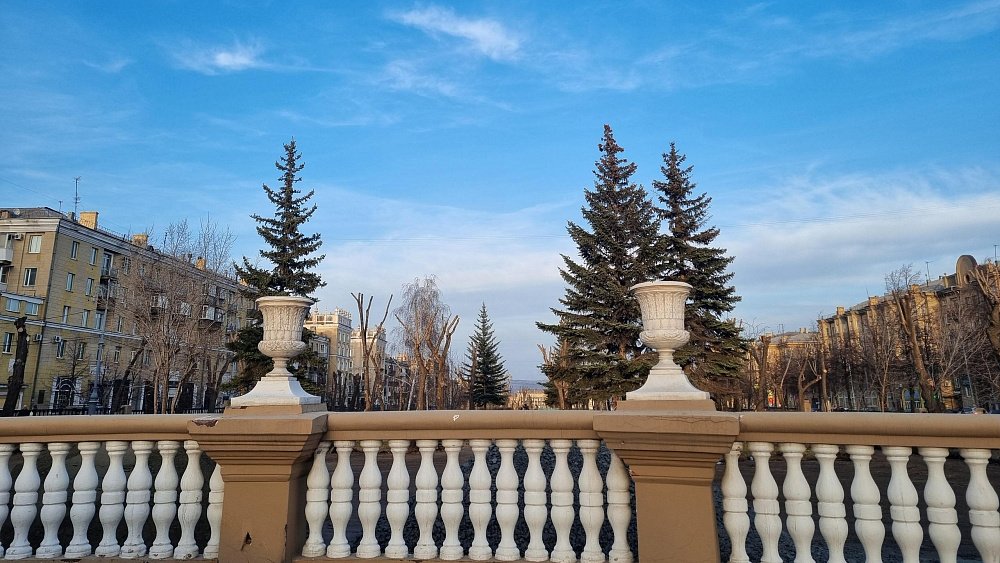 Рабочие приступили к благоустройству сквера Металлургов в Магнитогорске