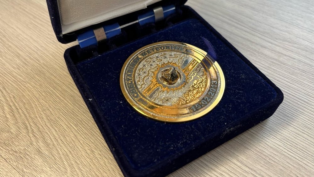 Златоустовский мастер рассекретил историю создания олимпийских медалей с кусочками метеорита