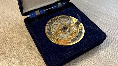 Златоустовский мастер рассекретил историю создания олимпийских медалей с кусочками метеорита